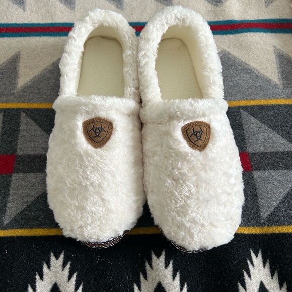 Ariat snuggle slippers! Brand new - Picture 6 of 7